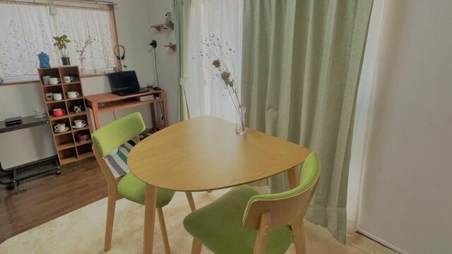 一人暮らしのダイニングテーブルにはpinguの 半円型 がおすすめ ごろ S Living